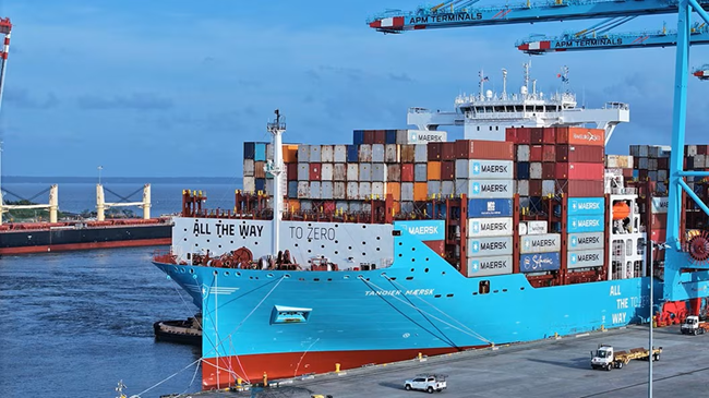 etanol em navio porta-contêineres